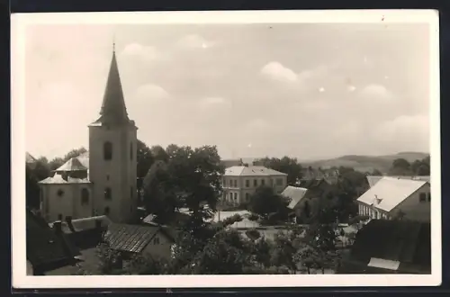 AK Bozkov, Strassenpartie mit Kirche