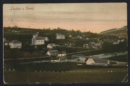 AK Loukov u Semil, Panorama mit Kirche