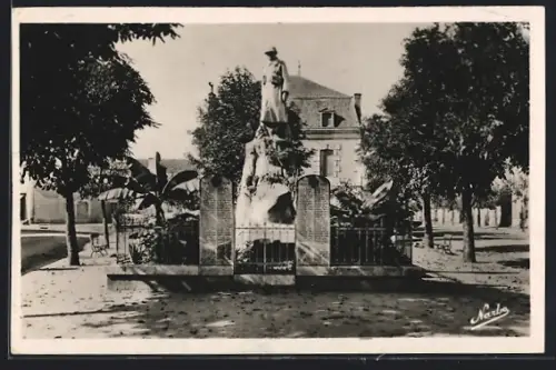 AK Casteljaloux /Lot-et-Garonne, Monument aux Morts de la Grande Guerre