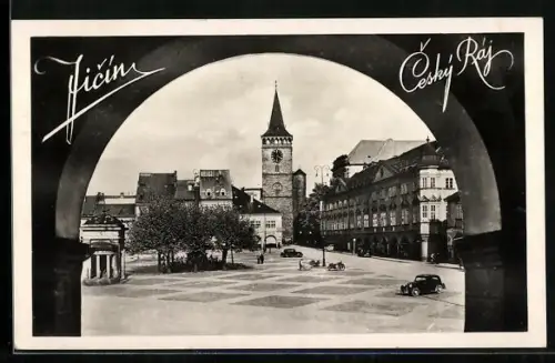 AK Jitschin / Gitschin / Jicin, Teilansicht Platz mit Kirche