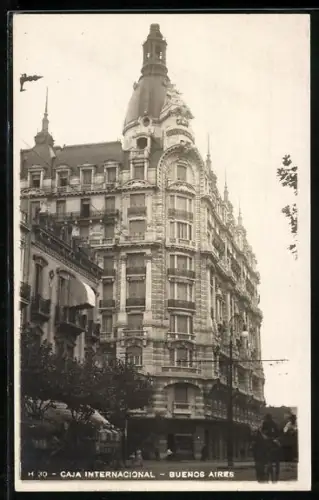 AK Buenos Aires, Caja International, Strassenfront