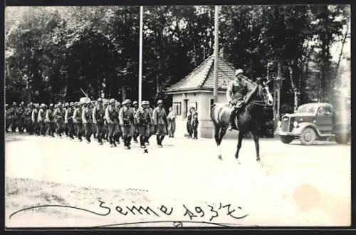 Foto-AK Senne bei Paderborn, Strafkolonie, Soldaten beim Einmarsch 1937