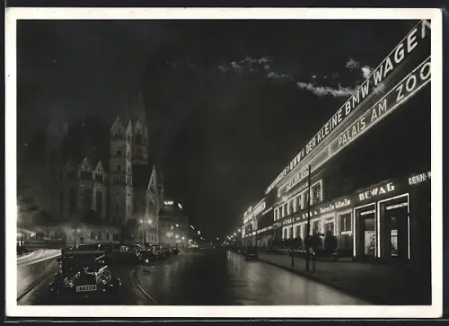 AK Berlin-Charlottenburg, Kaiser Wilhelm-Gedächtnis-Kirche bei Nacht, Budapester Strasse