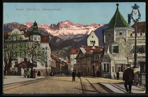 AK Bolzano, Strassenpartie mit Passanten