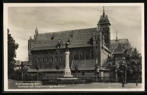 AK Marienburg / Malbork, Schloss mit Abstimmungsdenkmal