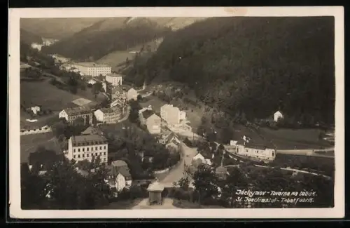 AK St. Joachimsthal, Teilansicht mit Tabakfabrik