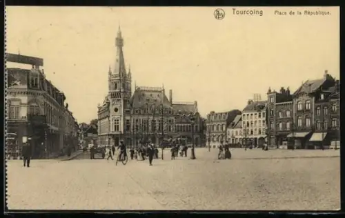 AK Tourcoing, Place de la République et bâtiments environnants