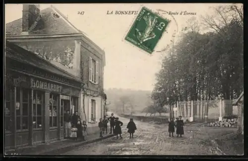 AK La Bonneville-sur-Iton, Route d`Évreux, Magasin Lombardet