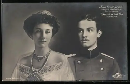 AK Prinz Ernst August Herzog von Braunschweig und seine Braut Prinzessin Victoria Luise von Preussen