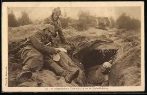 AK Im eingedeckten Unterstand einer Artillerie-Kolonne