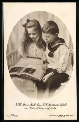 AK Prinz Hubertus und Prinzessin Sibylle lesen ein Buch