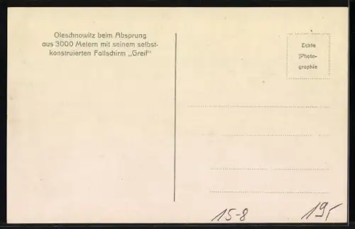 AK Oleschnowitz beim Absprung aus 3000 Metern mit seinem Fallschirm Greif