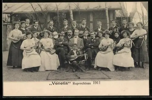 AK Strassburg, Venetia Ruprechtsau 1911, Gruppenbild Männer und Frauen mit ihren Instrumenten