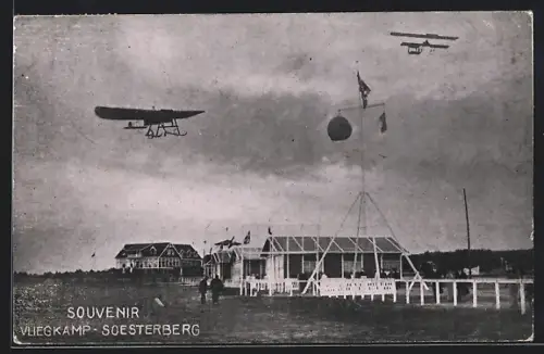 AK Soesterberg, Vliegkamp, Flugzeuge über einem Flugfeld