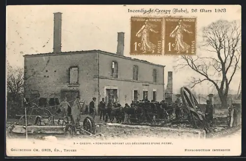AK Crespy /Aube, Incendie de 1903, Pompiers noyant les Décombres d`une Ferme, Feuerwehr