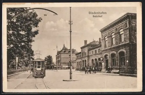 AK Diedenhofen, Bahnhof mit Strassenbahn
