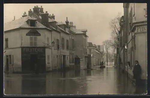 Foto-AK Montereau, Hochwasser, Fruiterie Romeauf