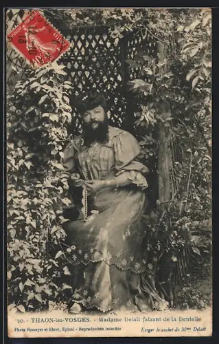 AK Thaon-les-Vosges, Madame Delait faisant de la Dentelle, bärtige Dame