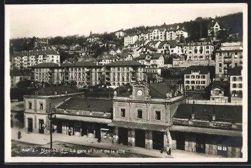 AK Neuchâtel, La gare et haut de la ville, Bahnhof