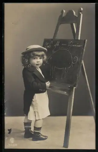Foto-AK GL Co Nr. 3146/6: Kleiner Junge malt auf einer Tafel