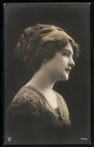 Foto-AK GL Co Nr. 3665/3: Junge Dame im Profil