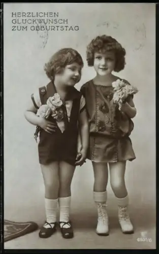 Foto-AK GL Co Nr. 6931/6: Zwei Kinder mit Rosen, Geburtstagsgruss