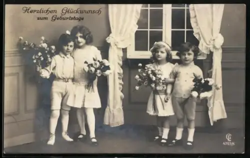 Foto-AK GL Co Nr. 4793/6: Kinder gratulieren mit Blumensträussen zum Geburtstag
