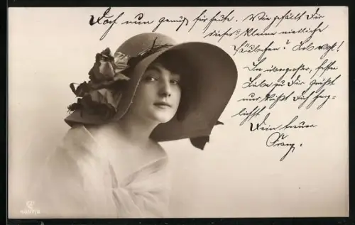 Foto-AK GL Co Nr. 4647/6: Dame mit Blumen am Hut