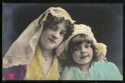 Foto-AK GL Co Nr. 1064/5: Mutter und Kind im Porträt