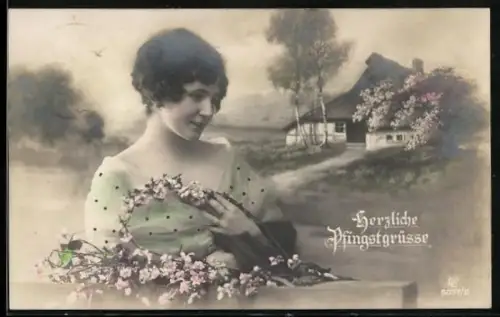 Foto-AK GL Co Nr. 5097/6: Junge Dame vor einem Bauernhaus