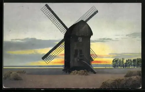 AK Windmühle von hinten, Herumliegende Strohballen