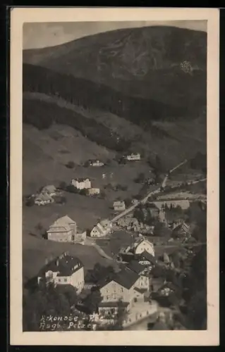 AK Pec /Krkonose, Panorama mit Strassenpartie