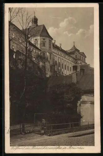 AK Braunau, Ostfront des Benediktinerstiftes