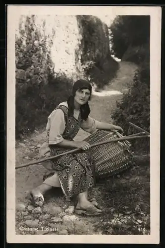 AK Tessin, Costume Ticinese, Schweizerin mit Korb