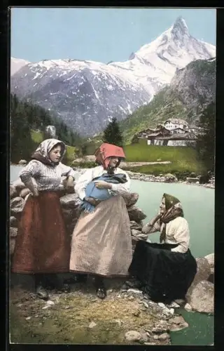 AK Drei Damen in Schweizer Tracht in den Bergen