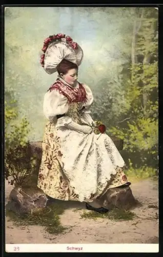 AK Schweizerin in Trachten aus dem Kanton Schwyz