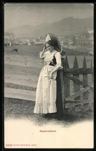 AK Appenzellerin in Tracht vor einer Weide