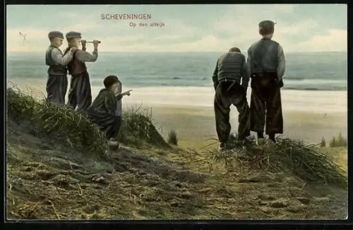 AK Scheveningen, Op den uitkijk, Jungen am Strand