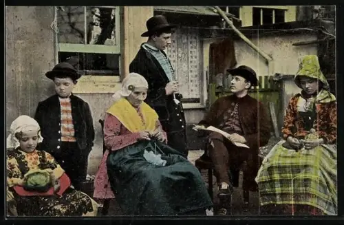 AK Frauen stricken zwischen ihren Männern