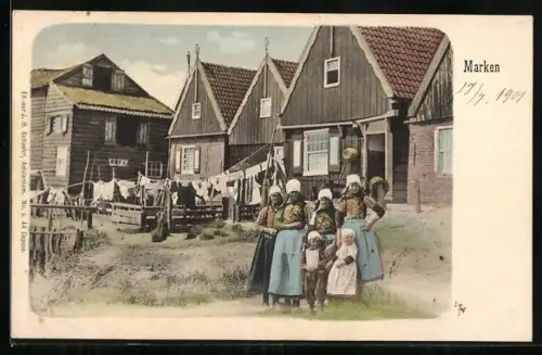 AK Marken, Dorfparie mit Anwohnern