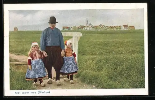 AK Marken, Met vader mee, Vater mit seinen Töchtern in Tracht