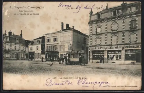 AK Ay, La Place de l`Hôtel de Ville, Pferdebahn