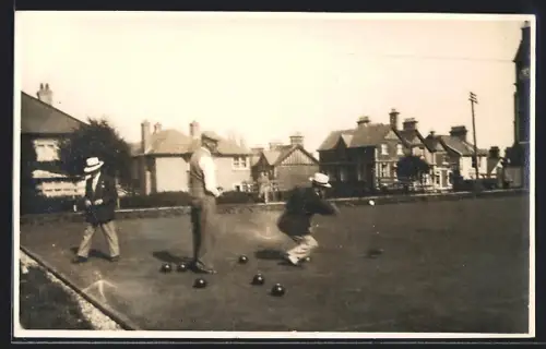 Foto-AK Seaton, Three Men playing Boules