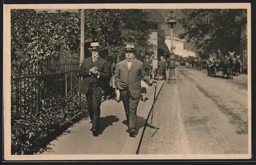 AK Präsident Masaryk (TGM) beim Spaziergang