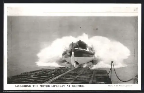 AK Cromer, Launching the Motor Lifeboat