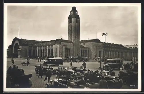AK Helsingfors, Bahnhofsplatz vor dem Bahnhof