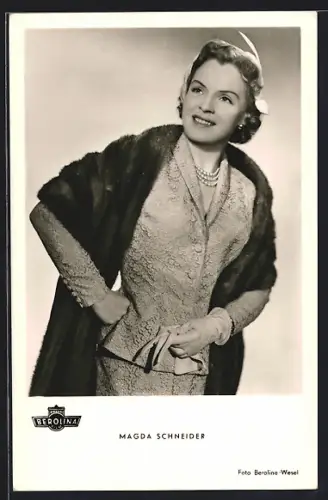 AK Schauspielerin Magda Schneider mit Pelz