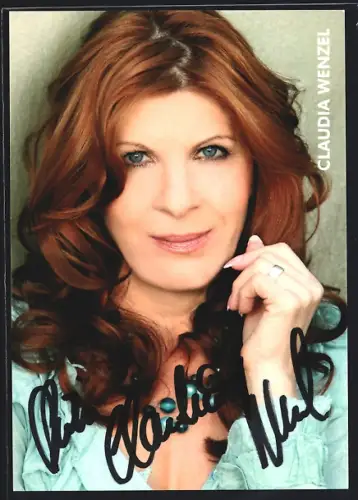 AK Schauspielerin Claudia Wenzel mit roten Haaren, Autogramm