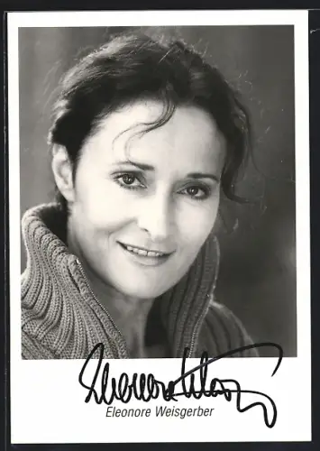 AK Schauspielerin Eleonore Weisgerber im Pullover, Autogramm