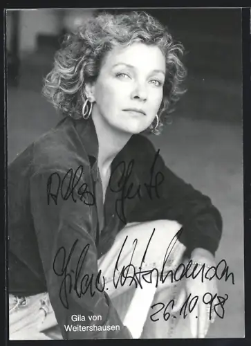 AK Schauspielerin Gila von Weitershausen mit Locken, Autogramm